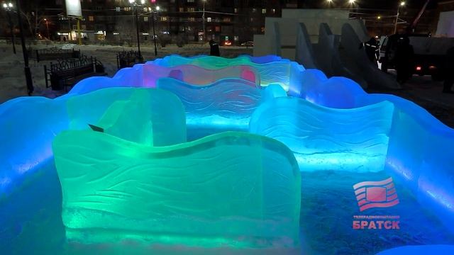 Сказочный ледовый городок вырос в центре Братска смотреть онлайн