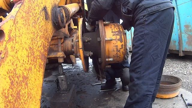 [Ремонт Тракторов] Амкодор 333В Разбираем тормоза смотреть онлайн