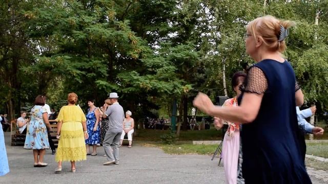 Два билета в лето. Исполняет ансамбль "Настроение"(г.Михайловка). смотреть онлайн