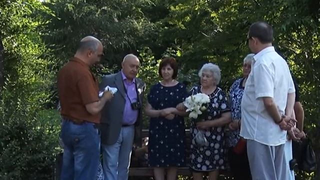 Выпускники школы и учитель встретились через 50 лет смотреть онлайн