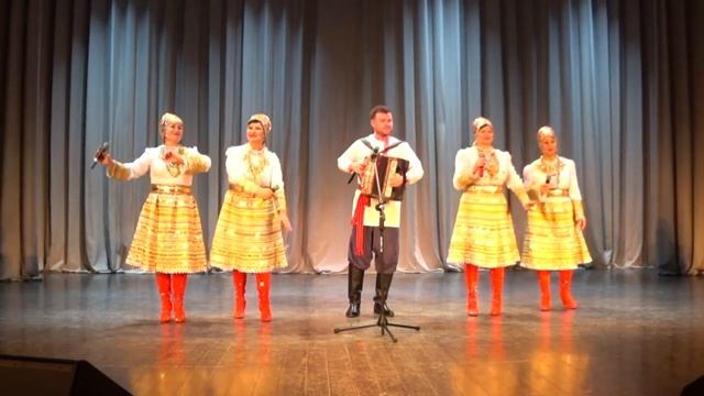 Ансамбль "Эх, Мордовочка!" и гармонист Иван Пивоваров - "Молодой агроном" смотреть онлайн