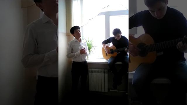 Эрдэни Дониров и Сергей Житихин (covers Танцы на стеклах) смотреть онлайн