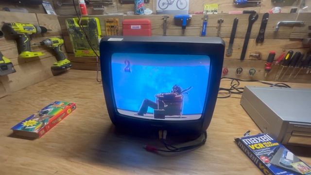 Maxell VCR Head Cleaner Review! How to Clean Your VCR Heads with the Maxell Dry Tape! смотреть онлайн