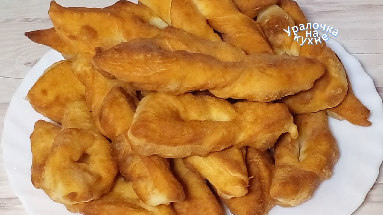 Хворост - любимое лакомство из детства! Простой рецепт теста на кефире! смотреть онлайн