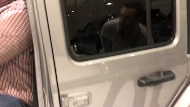 Do Big & Tall Guys Fit in New Jeeps?!? 2020/2021 Wrangler Sahara Unlimited & Gladiator Truck смотреть онлайн