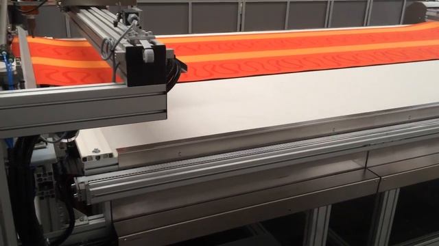 Автоматический стол для резки ткани рулонных штор / Automatic table for roller blinds смотреть онлайн