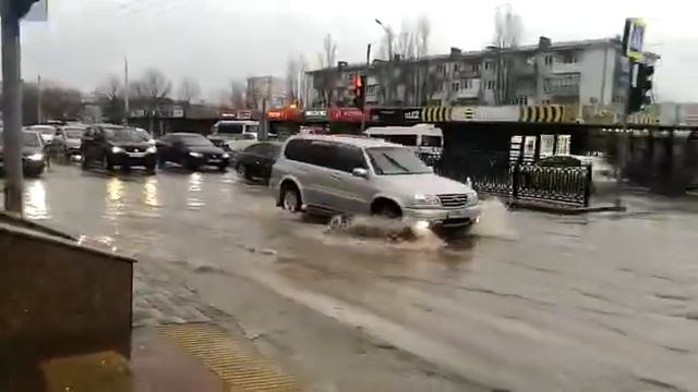 Проспект Дзержинского, у ЗАГСа. Новороссийск смотреть онлайн