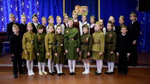 О той весне-песню исполняет сводный хор 2 и 3 классов