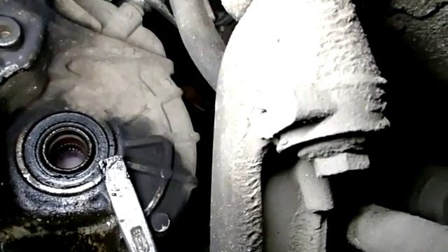 Volkswagen Passat B6(VW)/Фольксваген Пассат Б6 как поменять сальник привода/ replacing gland drive. смотреть онлайн