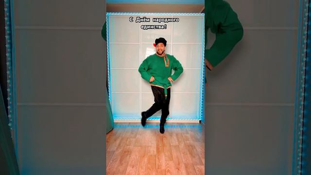 Иностранец танцует для своих друзей в России смотреть онлайн