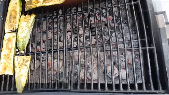 Кабачки на гриле - ароматнее гарнира вы ещё не пробовали!/Gegrillte Zucchini смотреть онлайн