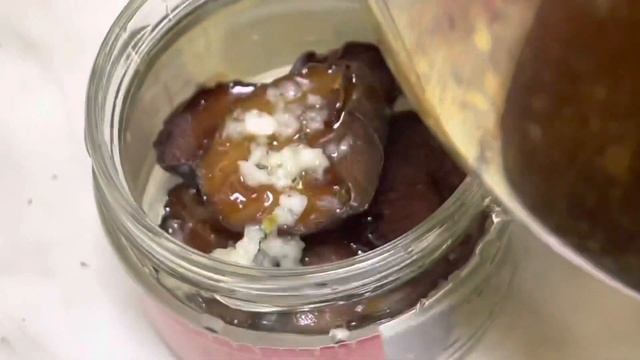 ЗАЛИТЬ СЛИВУ ГОРЯЧИМ МАСЛОМ ПОЛУЧАЕТСЯ ВКУСНО смотреть онлайн