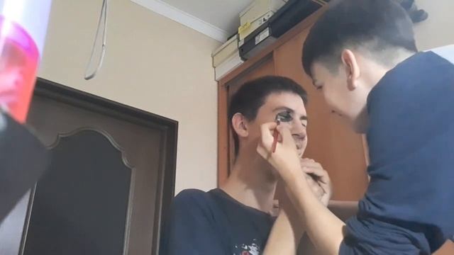 КРАШУСЬ НА ХЕЛЛОУИН | КАЦУ ХИРО УПАЛ СО СКЕЙТА| КУПИЛ МАСКУ БЛИЧ смотреть онлайн