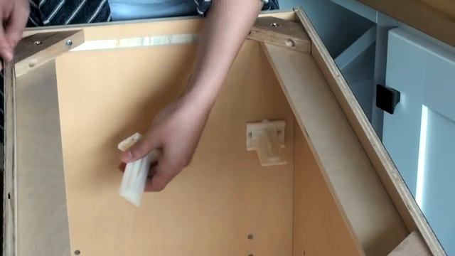 JSI Cabinetry Designer Base Cabinet Assembly смотреть онлайн