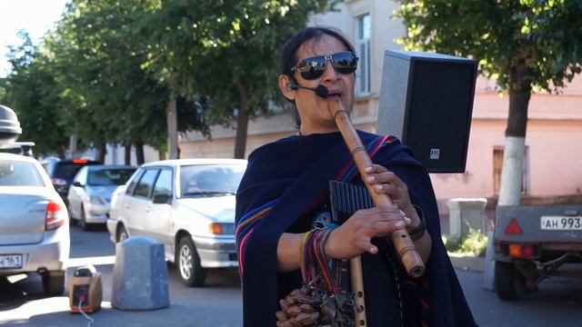 Накидку развевает ветер.Мелодия летит вместе с ветром...)Руна Кай в Гатчине 3.07.19г. смотреть онлайн