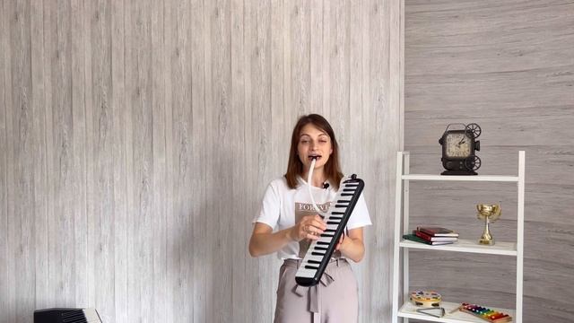 Игра на мелодике