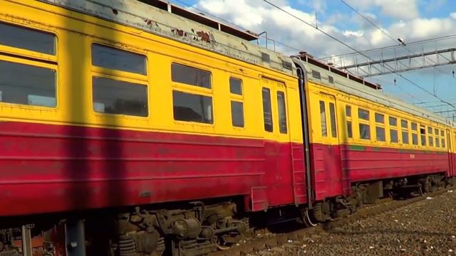 Служебный электропоезд ЭР2-1235 "Путеец" смотреть онлайн