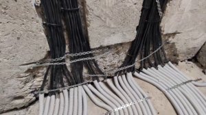 монтаж проводов по полу