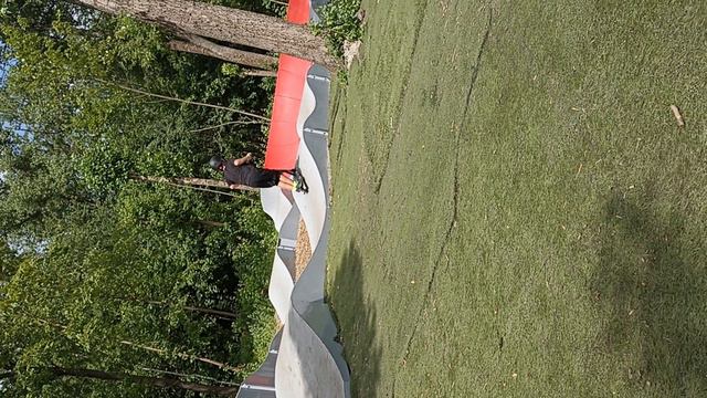 жёстко  упал