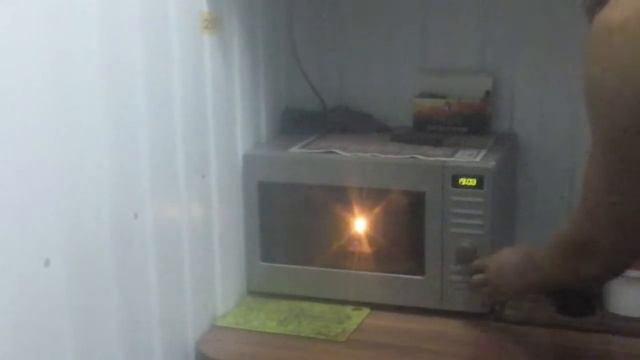 Молния в микроволновке. смотреть онлайн