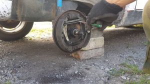 Volkswagen Passat B-3 как снять тормозной барабан!!!