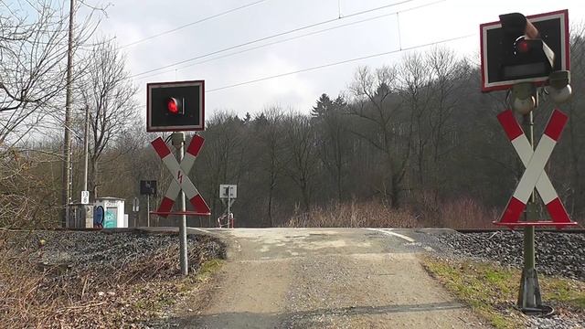 Bahnübergang "Hardenberger Weg", Velbert ++ 2 Züge-Anzeige ++ sechs Wecker смотреть онлайн
