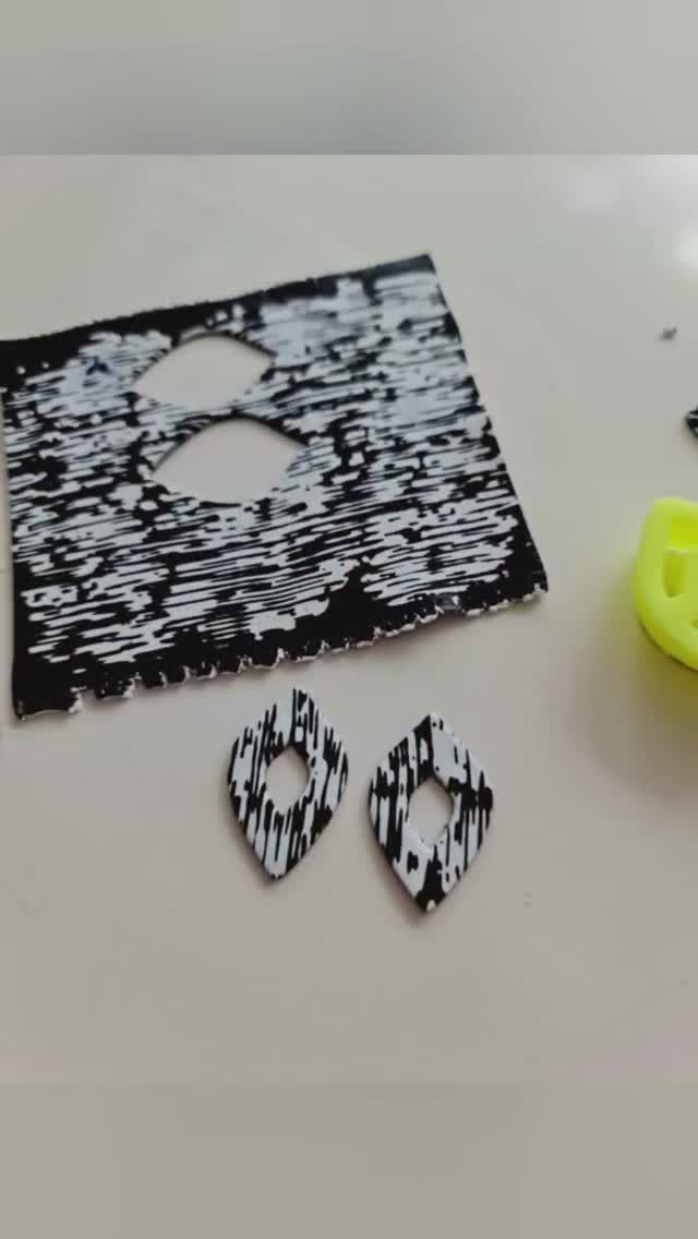 с текстурным валиком из полимерной глины #shorts # смотреть онлайн