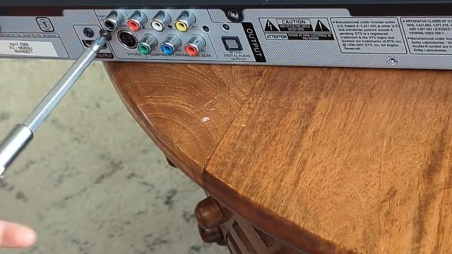 Inside A Old Dvd Player смотреть онлайн