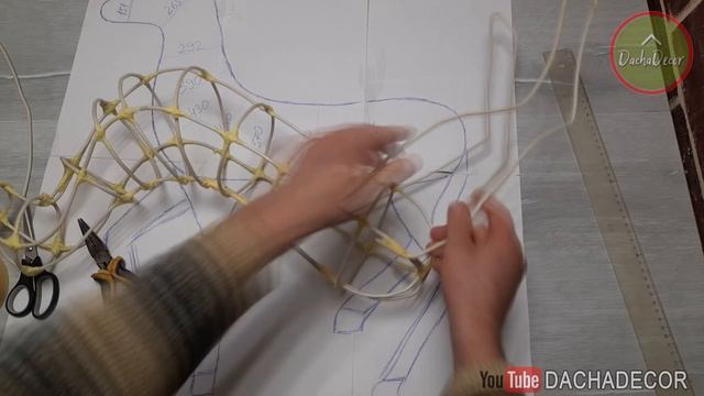 Как сделать новогоднего оленя своими руками из проволоки и ниток смотреть онлайн