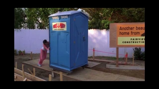 Украла туалет чтобы сделать сюрприз мужу. She stole a toilet to surprise her husband. Lol смотреть онлайн