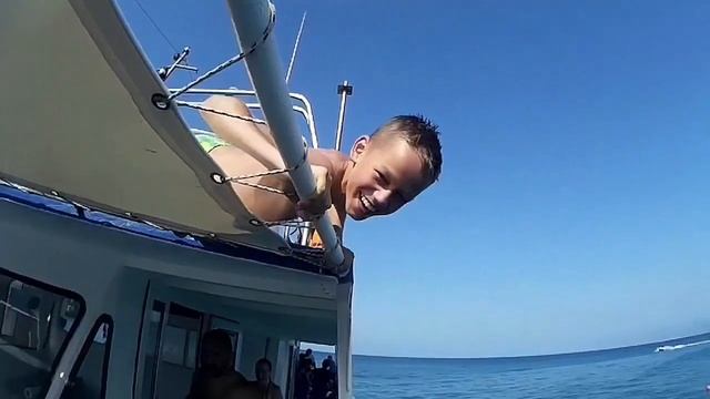 ЧУТЬ НЕ УТОНУЛ!!!!!!! Путешествие на корабле! смотреть онлайн