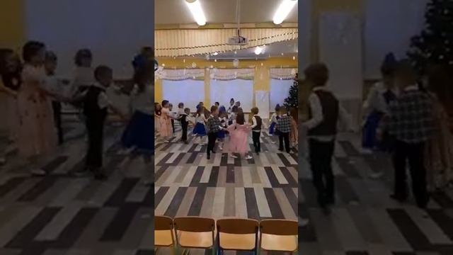 Новогодняя песня старшая группа смотреть онлайн