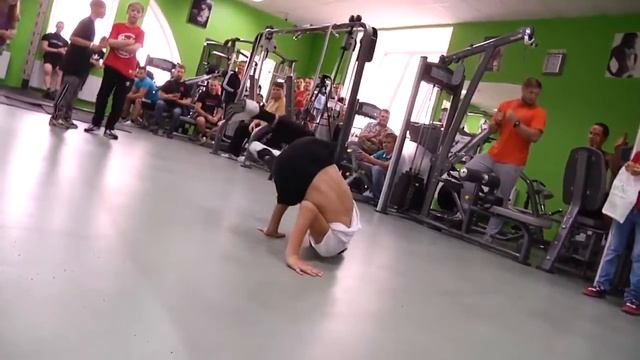 Фитнес клуб Лотос Брейк данс смотреть онлайн