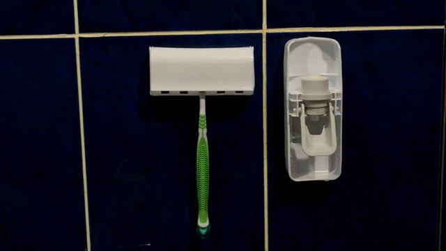 Видео обзор автоматический дозатор зубной пасты и держатель зубных щёток из Китая, алиэкспресс. смотреть онлайн