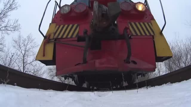 Как буксуют 1200 лошадей. Тепловоз. Боксование колёсной пары. Сцеп вагонов.