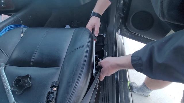GMT900 Power Seat Control Replacement | FAST & EASY Tutorial смотреть онлайн