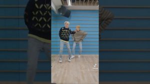 Stray kıds  Феликс и  Бан Чан  танцует  вместе