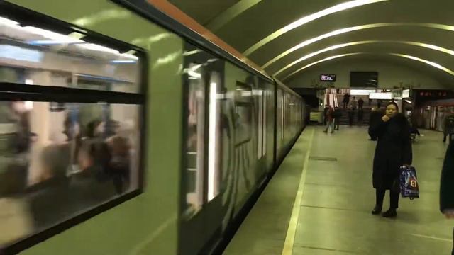 Метропоезд 81-765/766/767 «Москва» станция метро Коньково смотреть онлайн