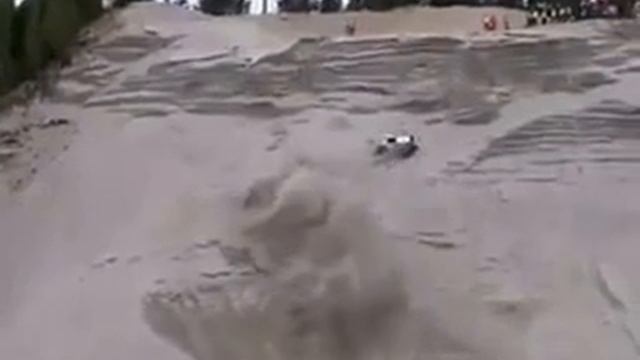 Автокар резво преодолел крутейший склон! смотреть онлайн