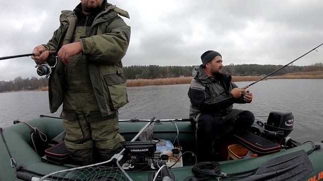 ЛОВЛЯ ТРОФЕЙНОЙ ЩУКИ НА ЛАТУНЬ и ПЕНУ! Как поймать щуку?Поиск рыбы эхолотом. Мандула ПРОФМОНТАЖ. смотреть онлайн