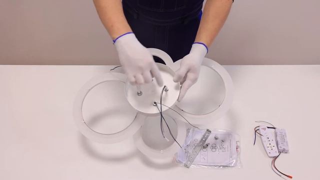 Видеоинструкция сборки потолочного светильника Rudo 21200 2+2 смотреть онлайн