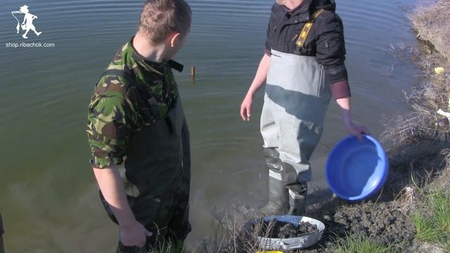 53 червя для ловли пеленгаса с одной лопаты. Выпуск #1 смотреть онлайн