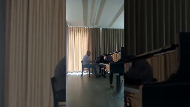 Konstantin Lifschitz plays J S Bach Fugue in B minor I смотреть онлайн