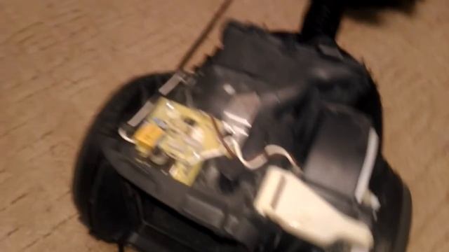 Ремонт (разбор) пылесоса Philips fc8764 смотреть онлайн