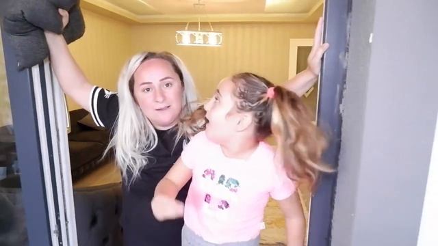 YERDE LAV VAR CHALLENGE !! THE FLOOR İS LAVA CHALLENGE!! смотреть онлайн