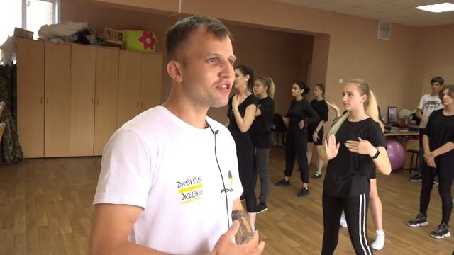 В студии эстрадного танца "Зазеркалье" прошли мастер-классы от приглашённого хореографа смотреть онлайн