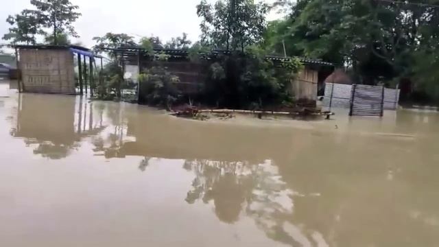 Asia is experiencing a series of terrible disasters! Flooding in Java, Indonesia смотреть онлайн
