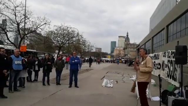 Guillermo Parodi en Retiro con vecinos de la villa 31 y docentes del polo mugica ( 2018) смотреть онлайн