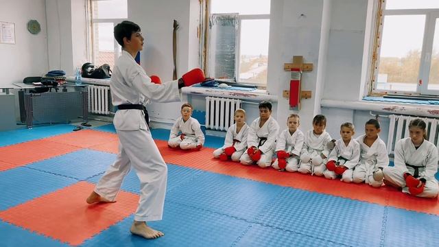 Тренировка Кумитэ-1 атаки руками( Кидзами, Гяку, Ой Цуки) смотреть онлайн