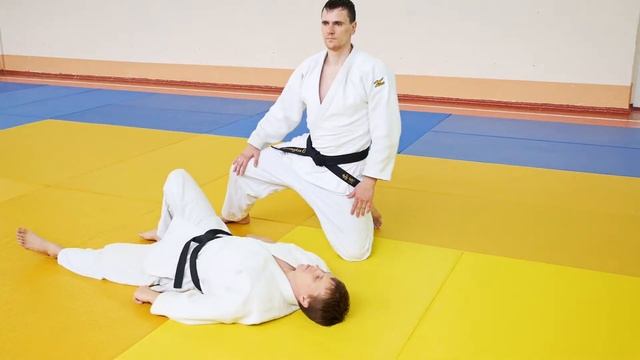 KUSURE KESA GATAME / Удержание сбоку с захватом из-под руки / 崩袈裟固 смотреть онлайн